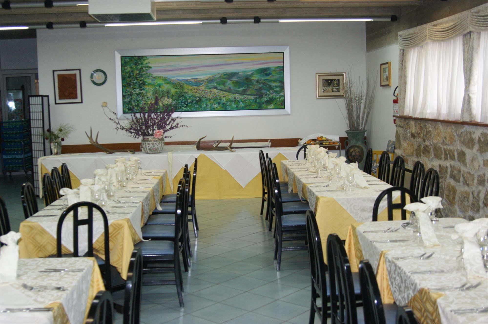 Albergo Ristorante Il Pescatore Villetta Barrea Extérieur photo